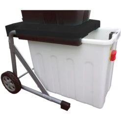 Ikra ILH 2800 Elektro-Walzenhäcksler 8 Ikra ILH 2800 Elektro-Walzenhäcksler -Entspannender Garten 1761003000 prod 003