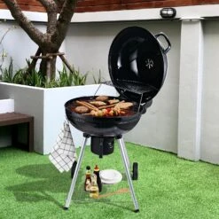 Outsunny Grillwagen Mit Aschenträger Schwarz, Silber 57 X 63 X 94 Cm (LxBxH) | Kohlegrill BBQ Standgrill Holzkohlegrill Gartengrill -Entspannender Garten 8600336600 846 021 prod 004